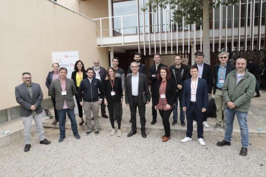 Foto familia de los ‘business angels’ de Connect’Up BABI, junto a los representantes de los nueve proyectos emprendedore